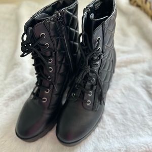 Bamboo combat boots size 8 excellent condition